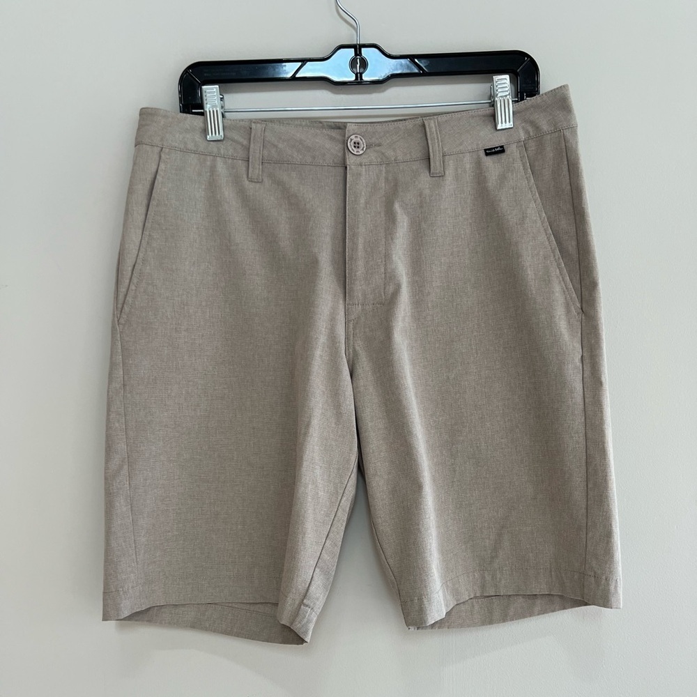 Travis Mathew Men's ‘Beck’ 10” Performance Golf Shorts in Khaki/Tan, 32